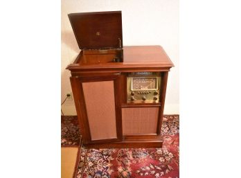 Magnovox Berkley Model 134 Radio Phonograph