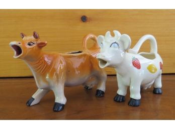 A Pair Of Vintage Ceramic Cow Creamers Just So Cute!