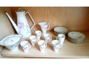 Portugeuse Coffee Or Tea Set (Lot 018)