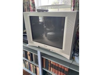 Sony Trinitron Color TV 24in Model KV-24FS120 With Remote Control