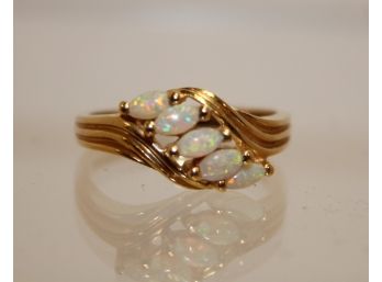 Stunning 14K Gold & Fire Opal Ladies Ring Size 6.75