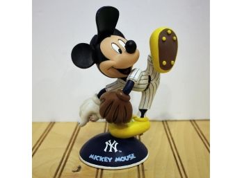 2001 The Danbury Mint New York Yankees Mickey Mouse Figurine