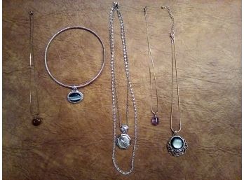 Lot Of Beautiful Jewelry Selections To Enhance Any Wardrobe And For Any Occasion  E3