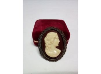 Beautiful Single Cameo - Vintage Style Pin And Pendant Style   A3