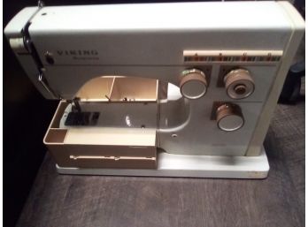 Vintage Viking Hasqvarna Sweden 6030 Sewing Machine With Carrying Cabinet & Manual SR