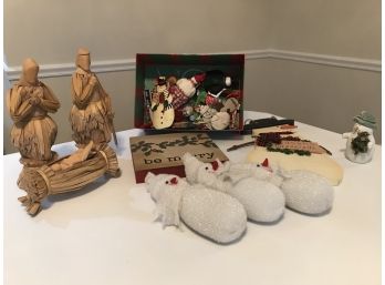 Christmas Decor Assortment - NEW CAANAN PICKUP