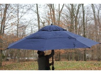 Sunbrella 8' Patio Umbrella In Navy Blue $800 Retail - NEW CAANAN PICKUP