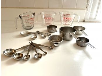 Vintage Measuring Utensils With Foley Spoons & Pyrex Cups