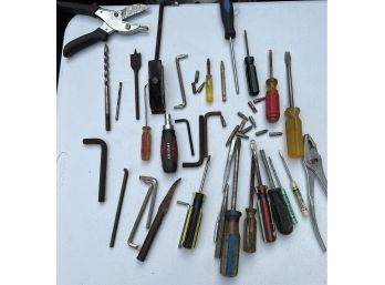 Various Screwdrivers, Bits, And Other Tools (L6)