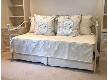 White Metal Day Bed
