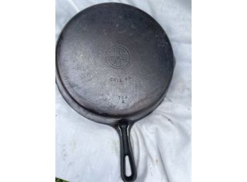 Vintage GRISWOLD Cast-Iron Frying Pan