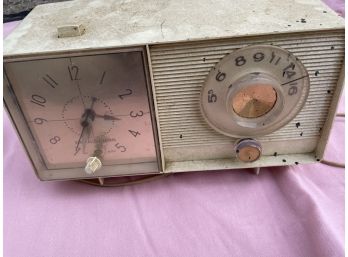 Vintage General Electric Clock / Radio
