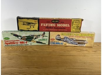 THREE VINTAGE GUILLOW'S AIRPLANE MODELS UNASSEMBLED IN BOXES