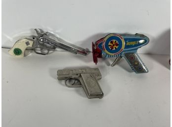 TWO VINTAGE CAP GUNS AND A BUBBLE GUN