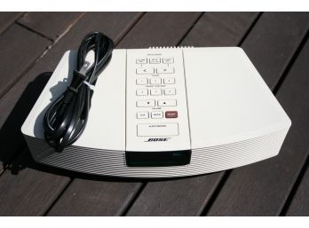 White Bose Wave Radio