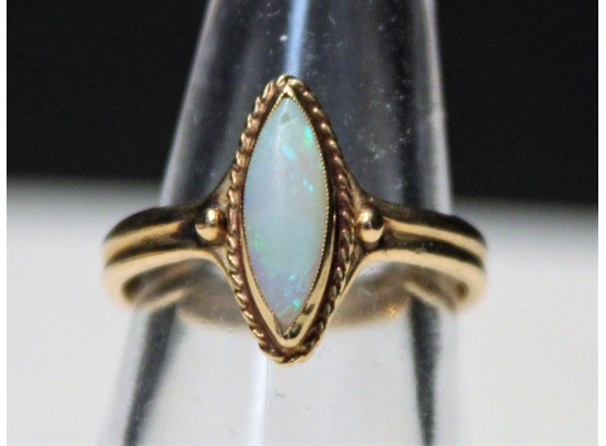 Lovely Vintage Ladies 14K Yellow Gold & Fire Opal Finely Detailed Size 6 Ring