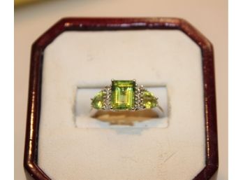 Ladies Sterling Silver 925 Emerald Cut Peridot Size 7 Ring