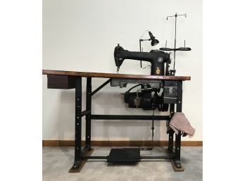 Vintage Singer Sewing Machine 1940's - Good Working Condition