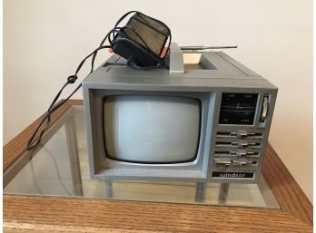 Vintage Windsor Portable TV & Radio Model 12-78T