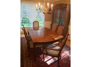 Tryon Manor By Drexel Six Seater Dining Room Table And Chairs