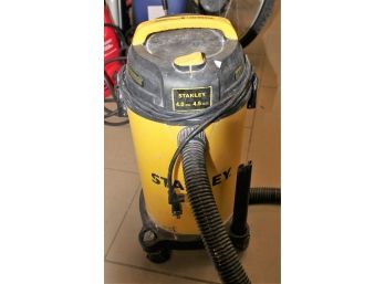 Stanley 4.5 Gallon Wet / Dry Vacuum