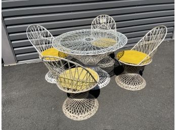 Mid Century Modern, Iconic Russel Woodard Spun Fiberglass Round Patio Table W/four Chairs.