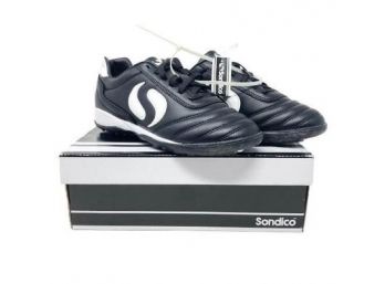 Sondico Juniors Strike Astro Turf Soccer Cleats, Black & White. Size 7.5