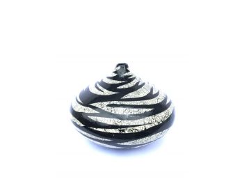 Black & White Gumdrop Shaped Vase