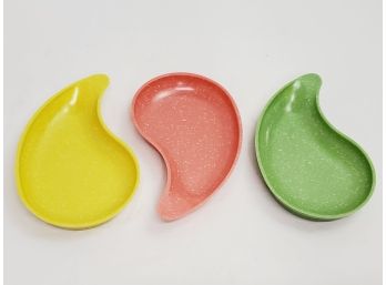 1960s MCM West Bend Trio Of Teardrop Shaped Melamine Colorful Snack Trays Plates