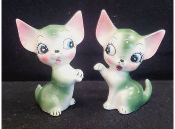 Cute Vintage Pair Of Green Ceramic Cats Kitties Figural Salt & Pepper Shakers - Made In Japan