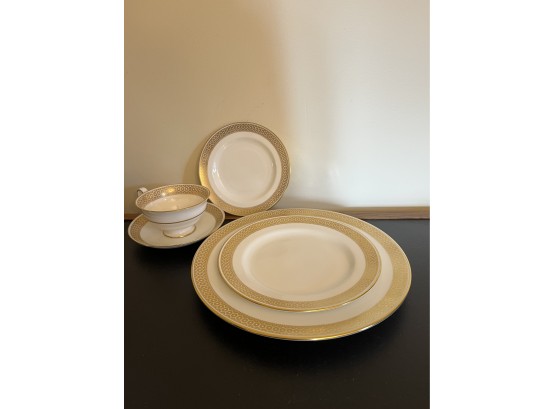 Fabulous Spode Honeycomb Collection 60 Piece