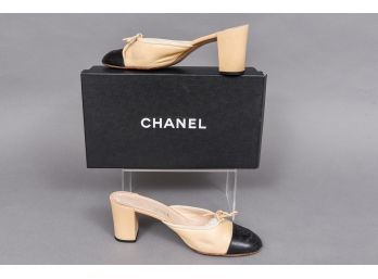 Chanel Chevreau Beige/Noir Leather Slip On Mules (Size 39)