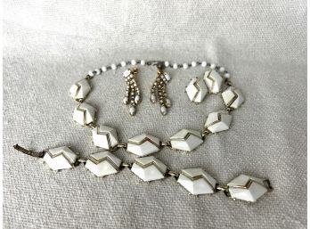 Vintage Modern White Acrylic Jewelry Set