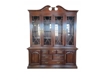 Gorgeous Thomasville Large China Cabinet / Hutch With Glass Shelves
