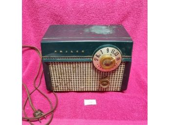 1950's Philco Vacuum Tube Plastic Table Radio