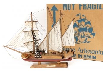 Barco Artesania Goleta Siglo XIX Model Ship With Box