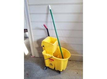 Rubbermaid WaveBrake Mop Bucket