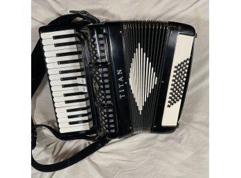 Wow Made In Italy Accordion Titan Product Of Titano Always Case Stored Beautiful Condition Great Sound Minty