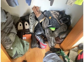 LARGE LOT OF BOOTS AND SHOES MENS SIZE 12