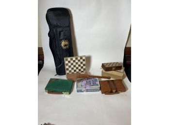 LOT OF DOMINOES CHESS SET AND OTHER GAMES