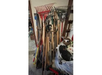 A LARGE LOT OF OUTDOOR TOOLS