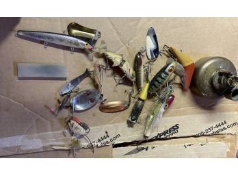 LOT OF ANTIQUE FISHING LURES