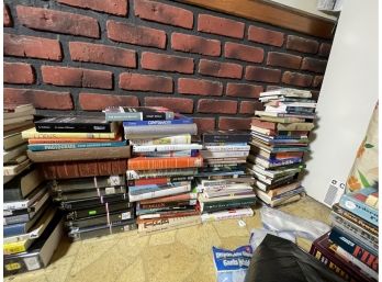 LARGE LOT OF BOOKSAND EPHEMERA