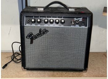 A FENDER FRONTMAN 15G SMALL AMP