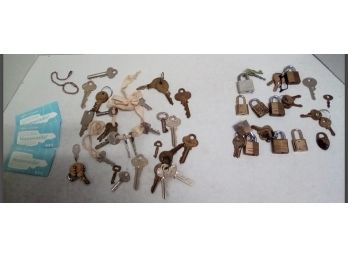 Collection Of Vintage Keys And 10 Small Locks - Use, Display And Incorporate In Art Work Or Crafts  C2