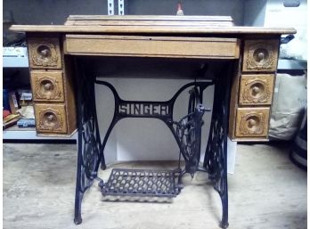 1916 Singer Sewing Machine In Decorative Wood Cabinet With Iron Features & 7 Drawers  CVBK