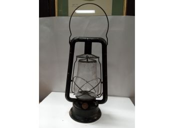 Vintage Dietz Monarch Lantern With Clear Glass Chimney 7 Handle            C5