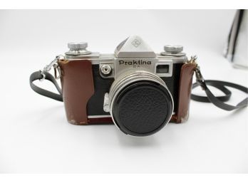 PRAKTINA IIA FILM CAMERA WITH CASE