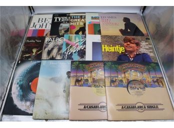 VINYL RECORDS 33RPM & 4RPM MISCELLANEOUS RECORDS BOX LOT (jOHNNY MATHIS, STEVIE WONDER, HALL & OATS)