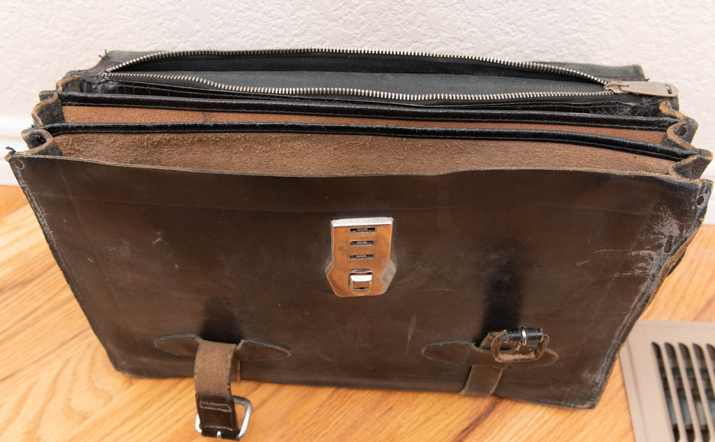 Vintage Leather Woods Lawyers Briefcase #36592 | Auctionninja.com